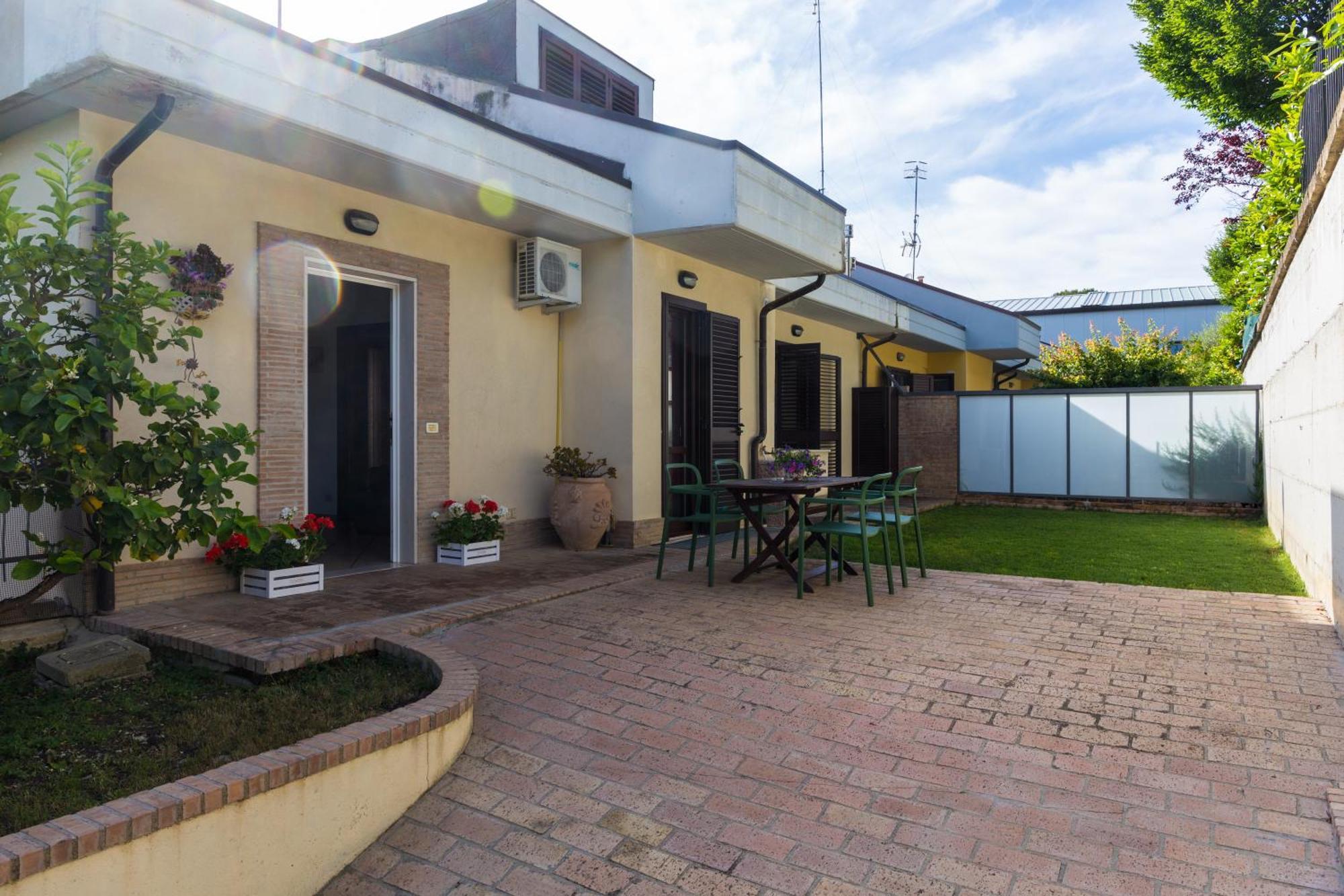 Hébergement de vacances Limone - Giardino Privato & Accesso Indipendente - *